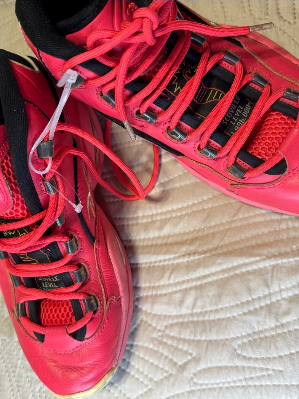 Reebok Hot Ones Pink and Black Men or Boys High-Top Sneakers 7.5